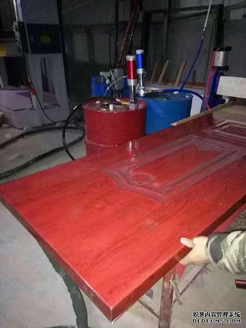 聚脲噴涂機(jī)器噴涂施工的性能和特點(diǎn)(圖2) 木材門板聚脲噴涂