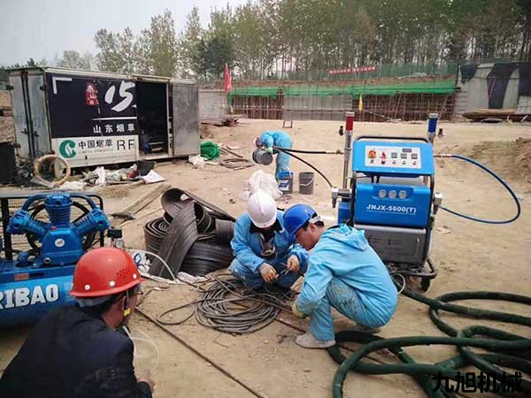 廣東聚脲噴涂機 H5600(T) 除鹽水箱聚脲防腐 三相四線相 380V 50Hz 36Mpa(圖1) H5600(T)廣東聚脲噴涂機安裝培訓