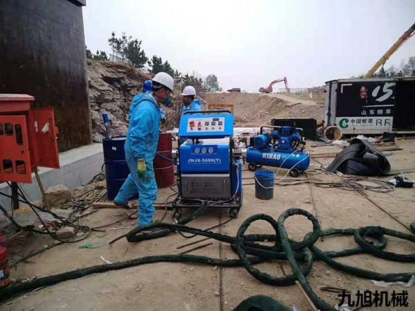 北京聚脲噴涂機(圖1) 北京聚脲噴涂機JNJX-H5600(T)維護培訓