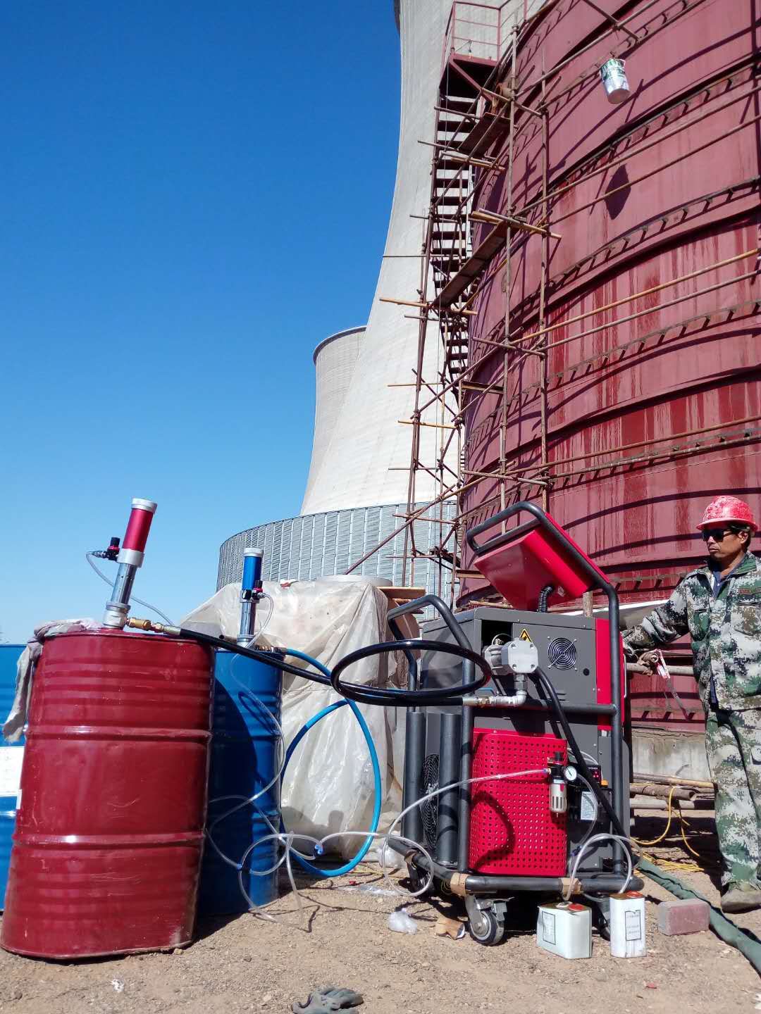 防腐聚脲涂料(圖1) 大型罐體電廠除鹽水箱防腐聚脲涂料施工案例