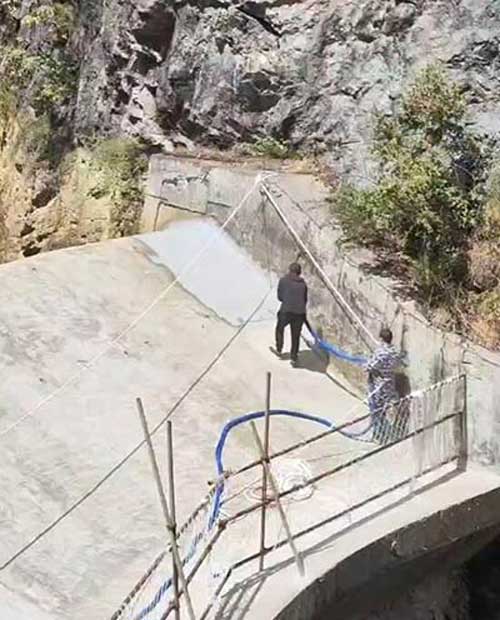 混凝土抗?jié)B材料 聚脲噴涂機設(shè)備(圖2) 混凝土抗?jié)B材料聚脲噴涂案例