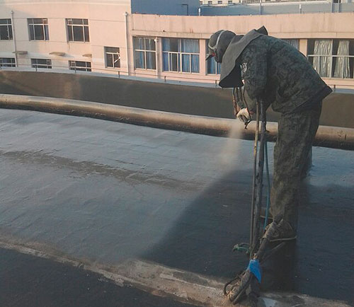 防腐設計規劃的中噴涂聚脲運用十分普遍(圖1) 儲罐防腐聚脲噴涂施工案例